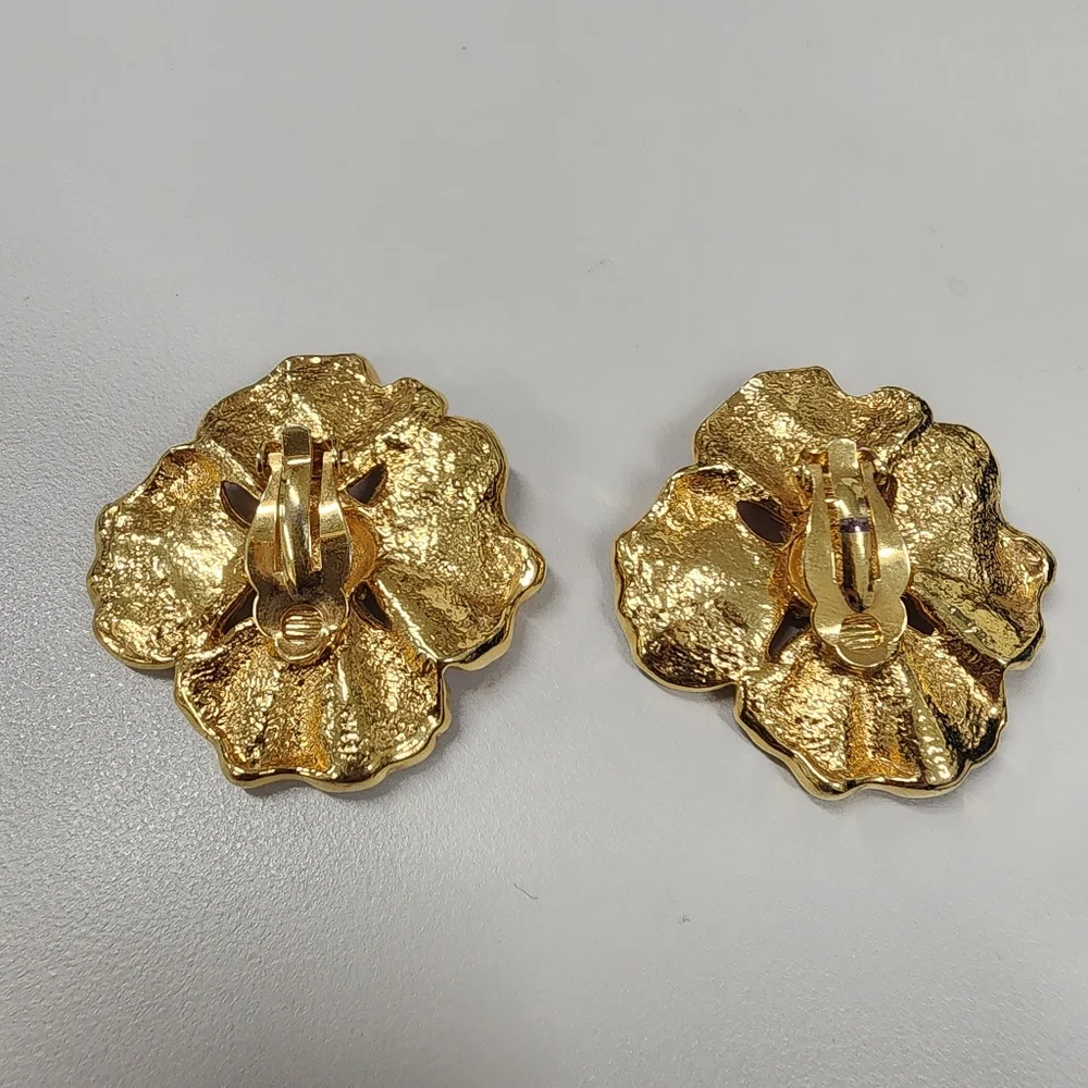 Vintage Avon Dogwood Flower Clip-On Earrings Pink Enamel Gold Tone Floral